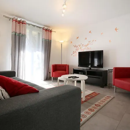 Appartement Grand T3 De Standing Au Centre De Proche Aéroport, Airbus Et Tramway *